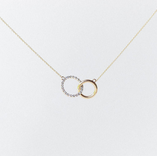 Dije de Halos: Diamantes Montados en Oro Amarillo 14K