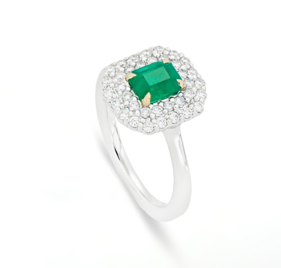 EMERALD RING WITH 36 DIAMONDS