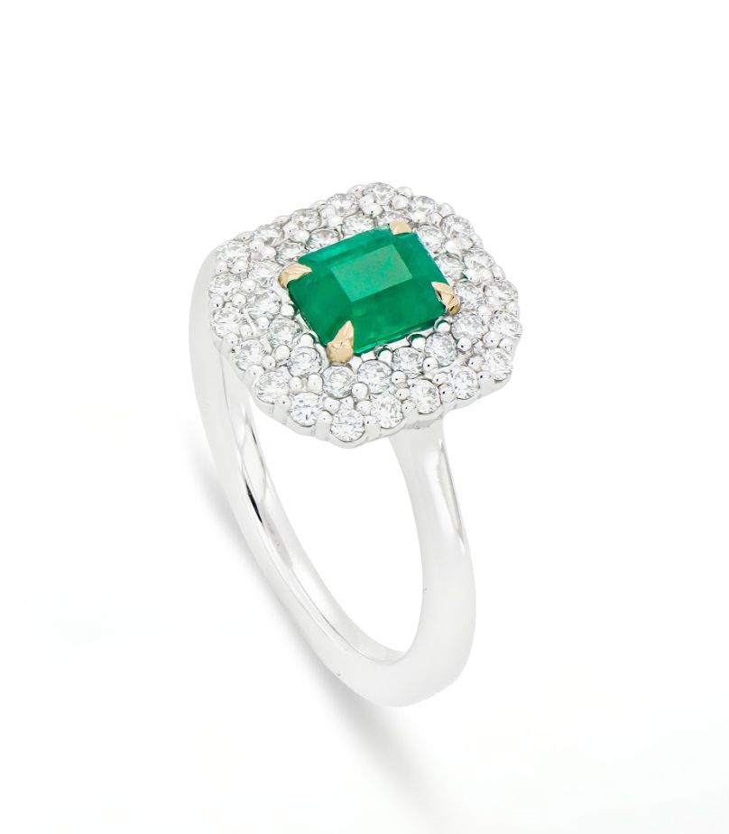 EMERALD RING WITH 36 DIAMONDS