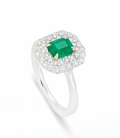 EMERALD RING WITH 36 DIAMONDS